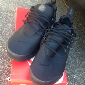 Nike Air Essential Size 10 In Women